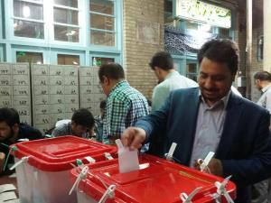 حضور رییس اتحادیه انجمن های علمی گروه حقوق ایران در انتخابات
